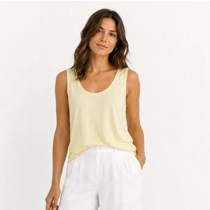 T.La Women's Sleeveless Scoop Neck Casual Basic Minimalist Tank Top Sz Large NWT